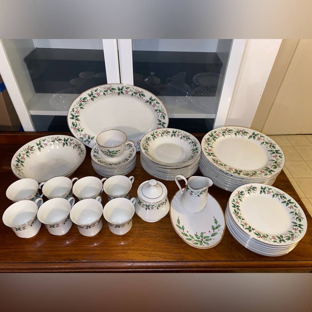 Vintage Holiday traditions Holly leaves and berries dinner ware